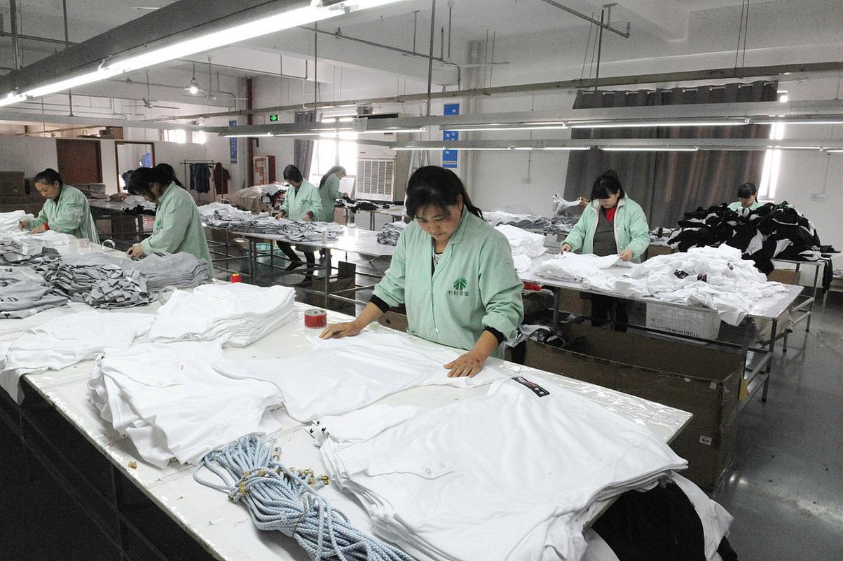 杭州某服裝廠員工離職被扣工資,認為老板是故意刁難他,為了報復(fù)老板